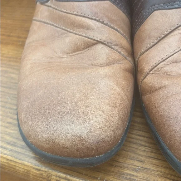 Clarks Soft leather, 2 inch clogs : super comfortable, condition used - Picture 6 of 8